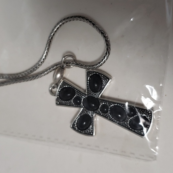 HALLE TRUSTING CROSS NECKLACE NWT - Picture 1 of 6